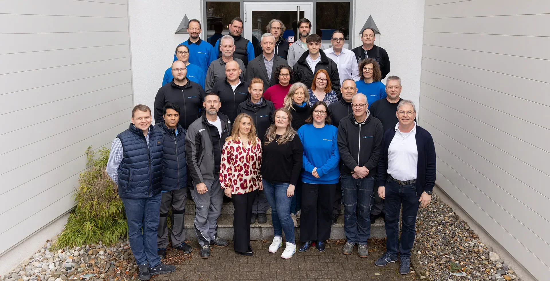 Teamfoto von Der Puschmann mit 1/3 Frauen